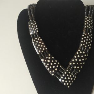 Collier ethnique ovale -1