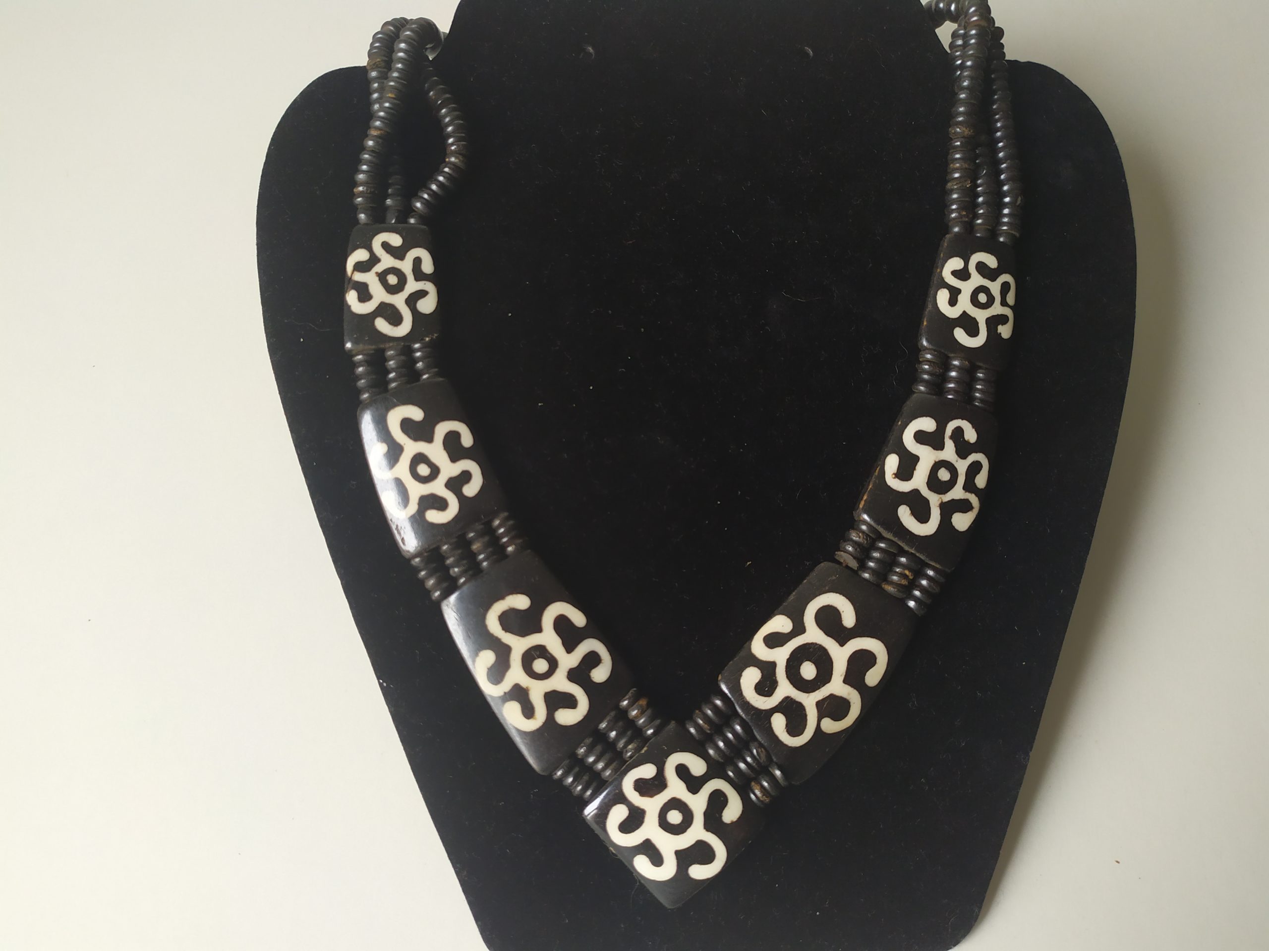 Collier ethnique ovale -2